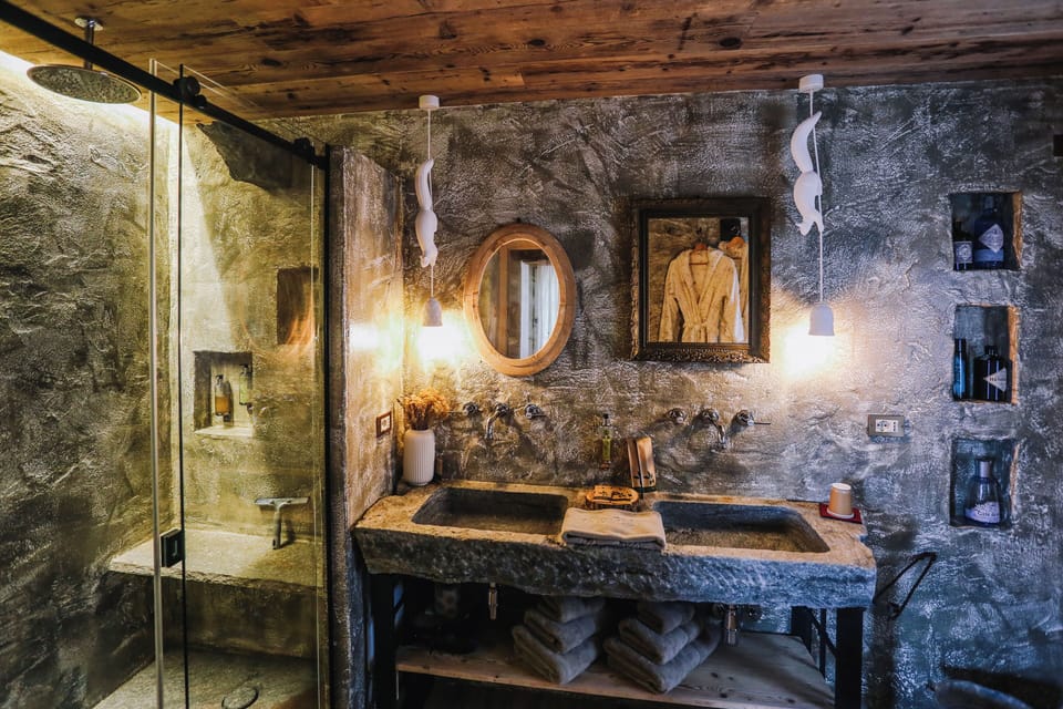 Deluxe Quadruple Room, Balcony, Valley View | Bathroom | Separate tub and shower, hair dryer, bathrobes, bidet