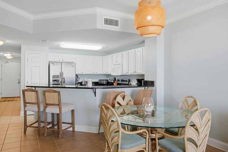 Condo, 1 King Bed with Sofa bed (Palacio 303) | Dining