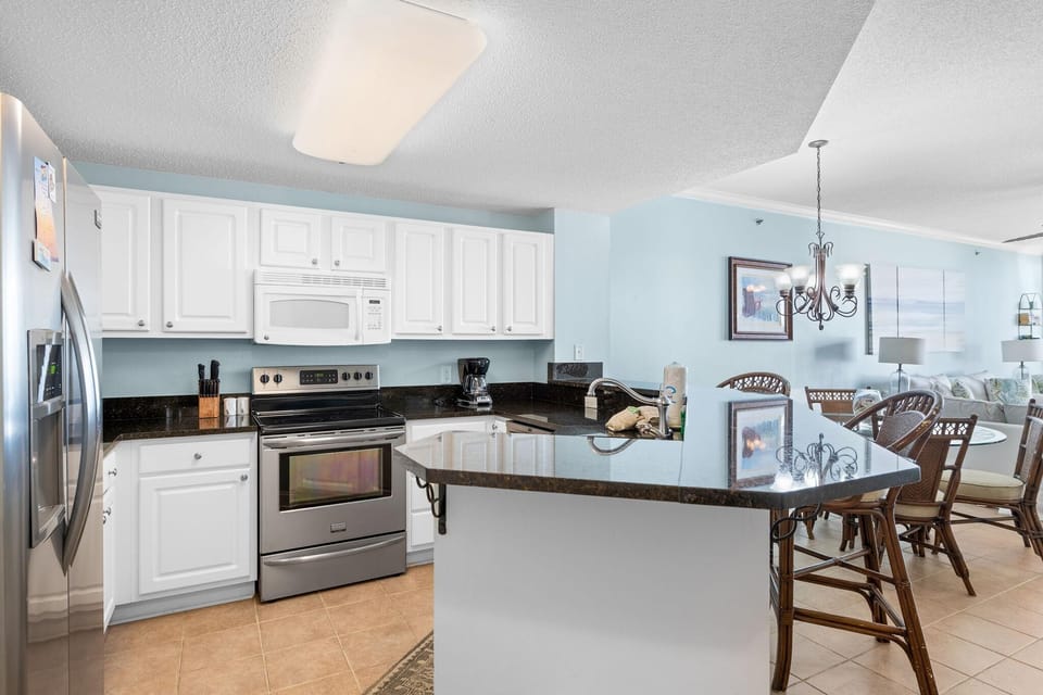 Condo, 1 King Bed with Sofa bed (Palacio 303) | Private kitchen | Oven, stovetop, dishwasher, toaster