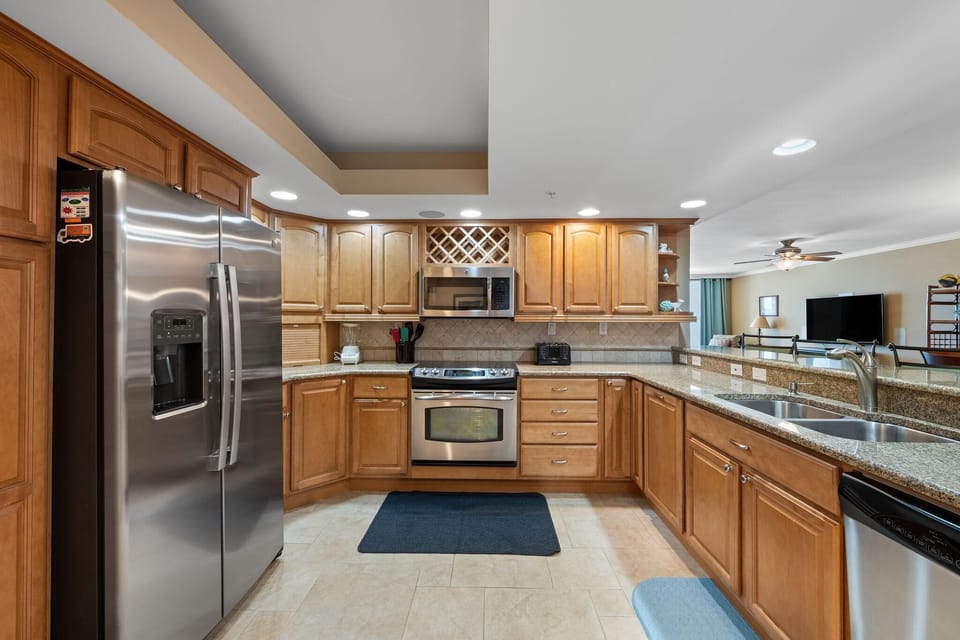 Condo, Multiple Beds (SeaSpray East 624-Gulf Front) | Private kitchen | Oven, toaster, paper towels