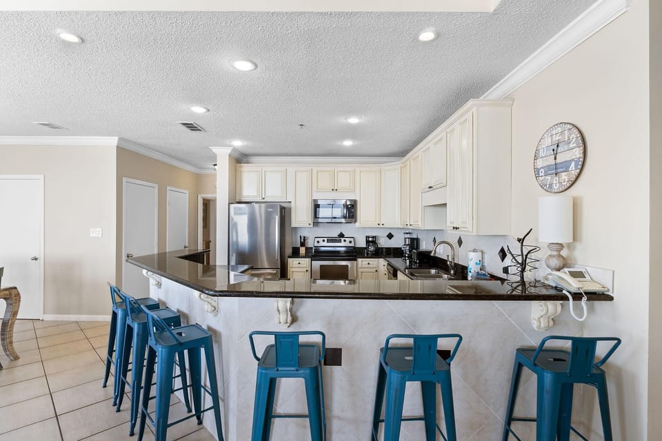 Condo, Multiple Beds (Summerchase Penthouse 4) | Private kitchen | Oven, toaster