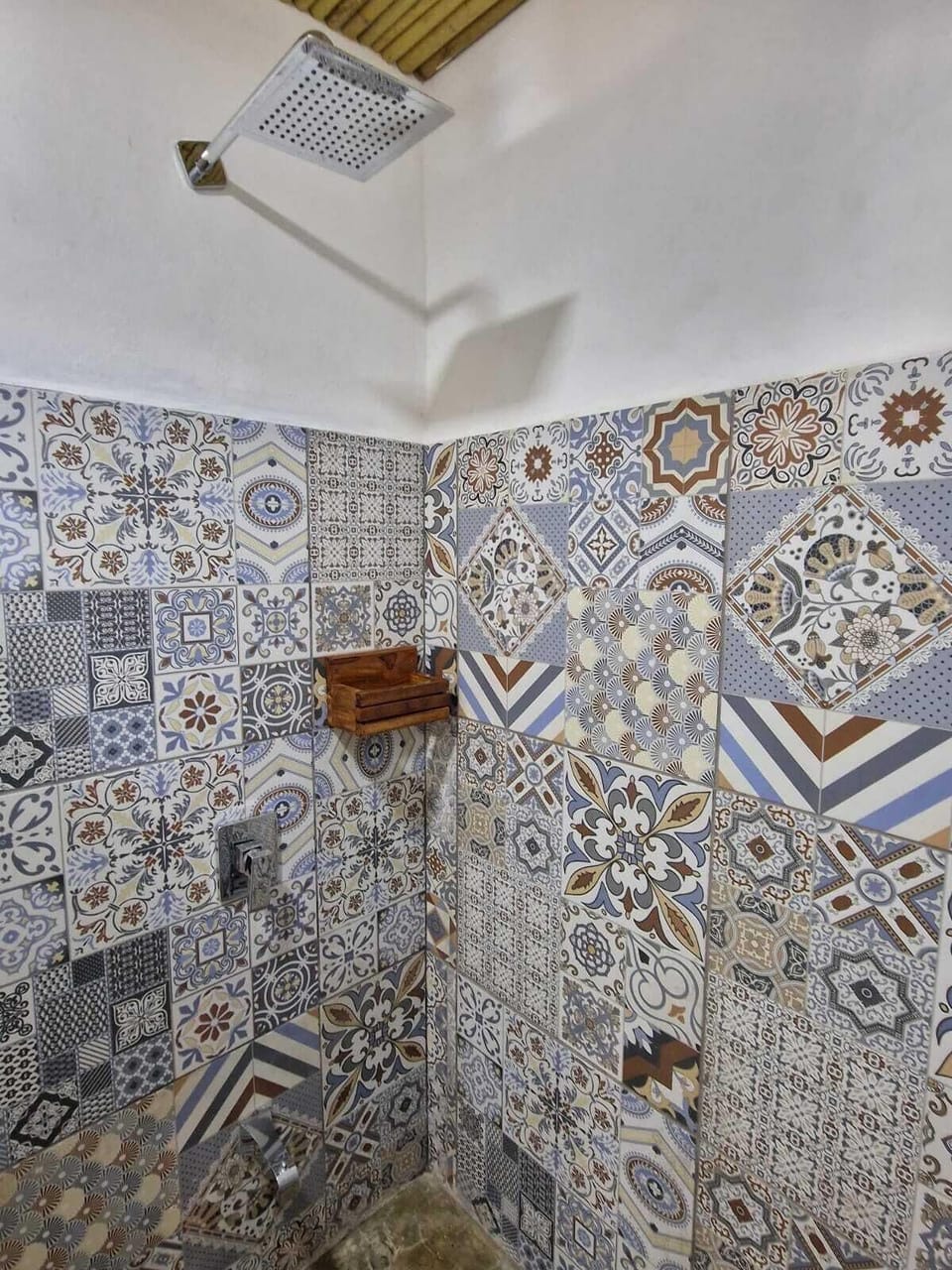 Standard Double Room | Bathroom | Shower, towels, soap, shampoo
