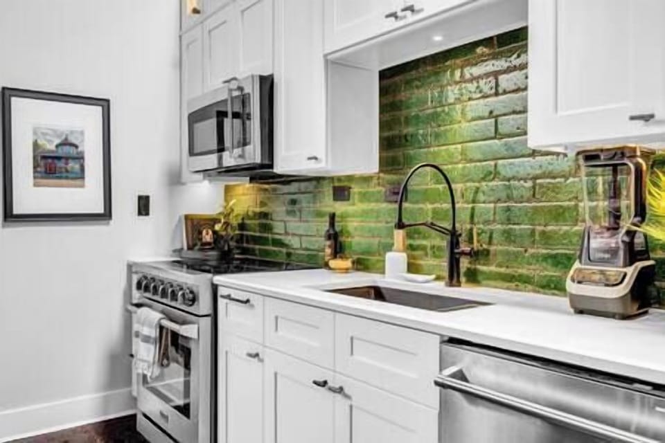 Fully stocked kitchen with Thor appliances (1)