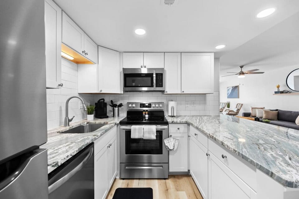 If you prefer to dine in for the evening, the spacious kitchen will make it easy to prep, entertain, and dine
