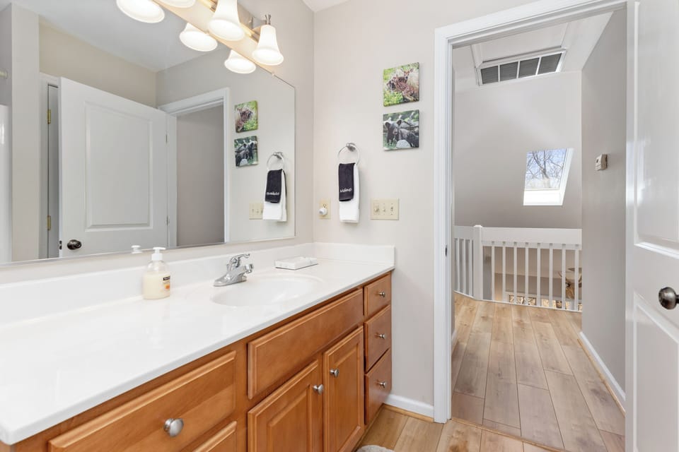 upstairs hall bath