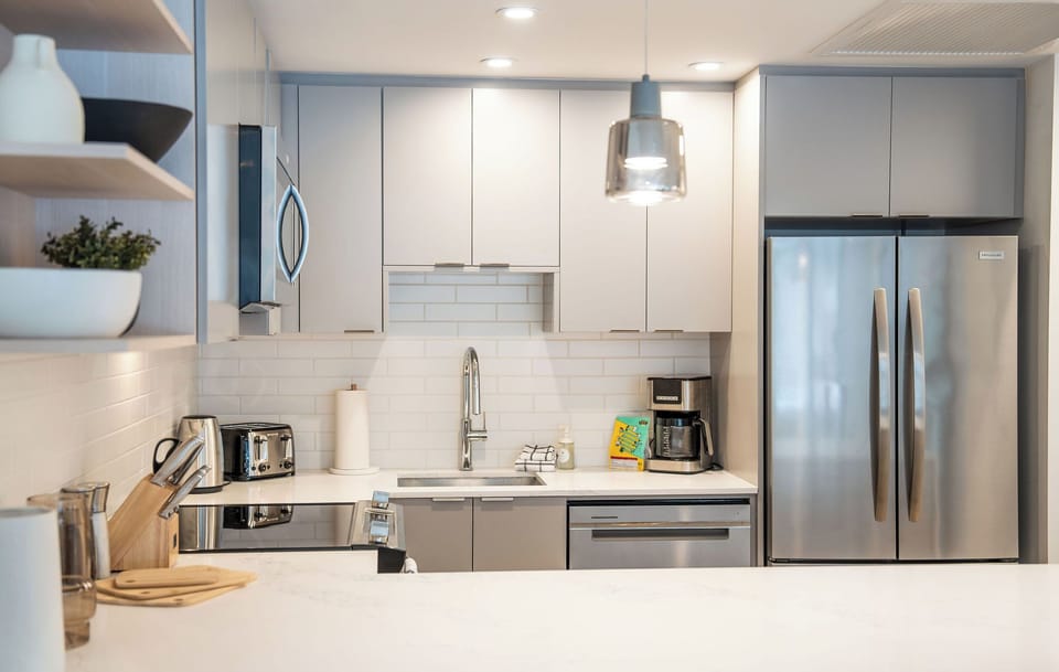 Comfort Condo, Balcony, Mountain View | Private kitchen | Full-size fridge, microwave, oven, stovetop