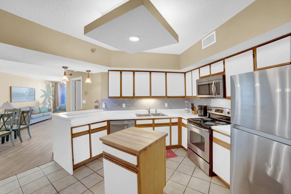 Condo, Multiple Beds (Pelican Pointe 805) | Private kitchen | Oven, toaster