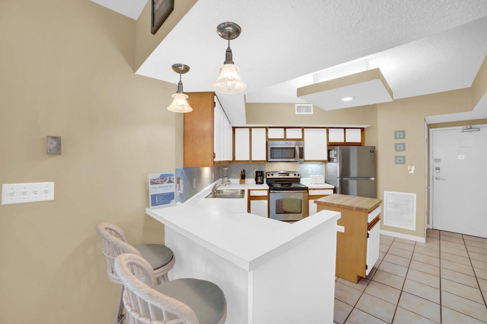 Condo, Multiple Beds (Pelican Pointe 805) | Private kitchen | Oven, toaster