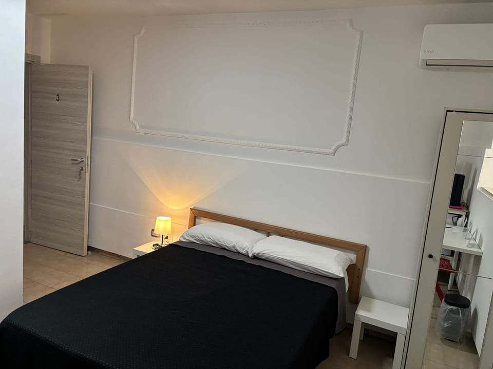 Room | Minibar, blackout drapes, iron/ironing board, free WiFi