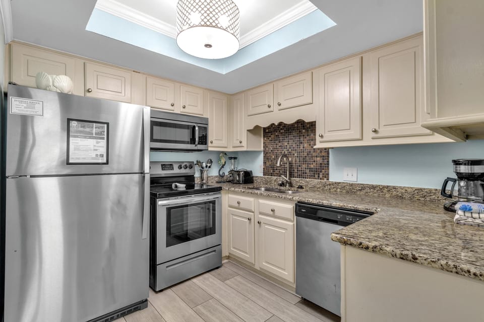 Condo, Multiple Beds (Phoenix I 1097) | Private kitchen | Oven, toaster