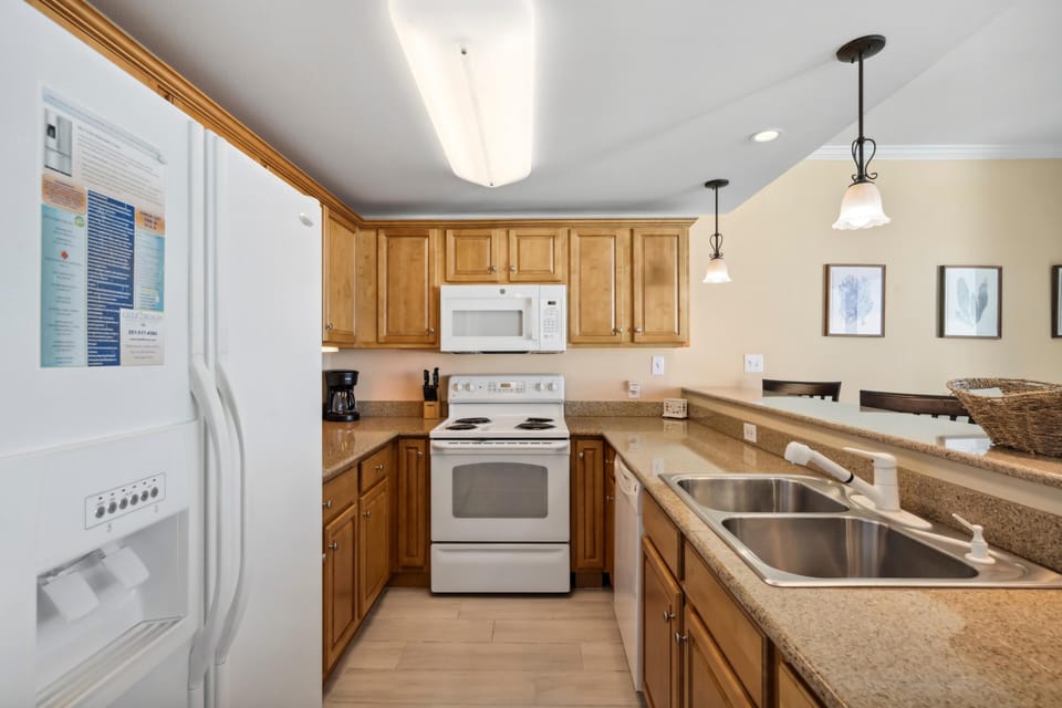 Condo, Multiple Beds (Sanibel 1805) | Private kitchen | Oven