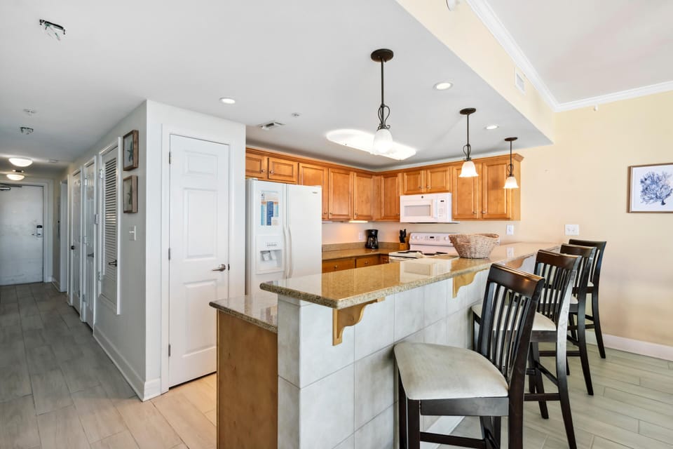 Condo, Multiple Beds (Sanibel 1805) | Private kitchen | Oven