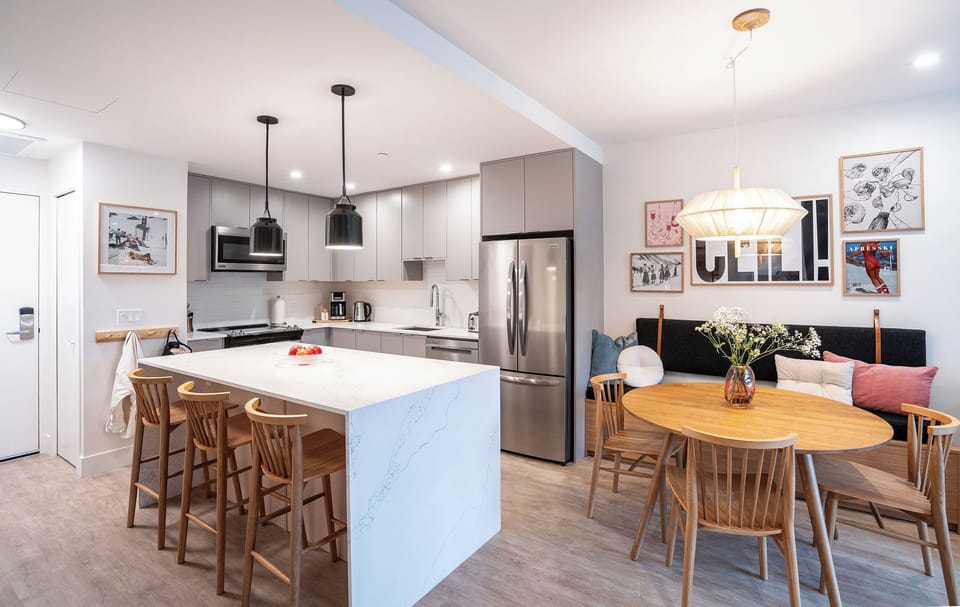Design Condo, Balcony, Mountain View | In-room dining