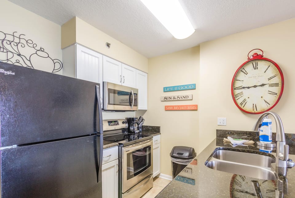 Condo, 1 King Bed with Sofa bed (Tradewinds 1103) | Private kitchen | Oven
