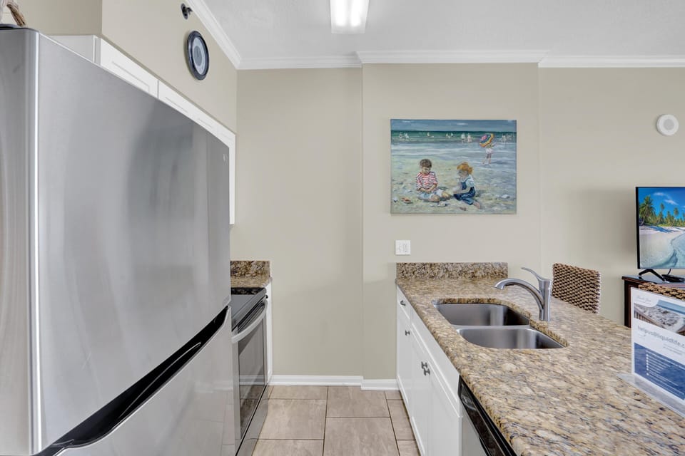 Condo, 1 Queen Bed with Sofa bed (Tradewinds 1303) | Private kitchen | Oven