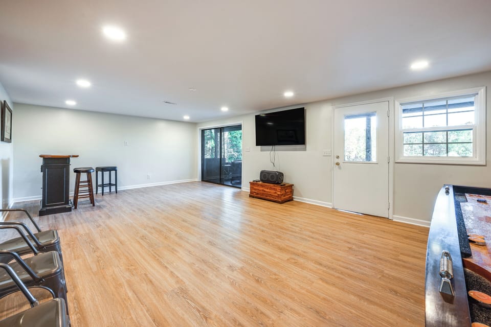 Bonus Room | Lower Level | Smart TV | Shuffleboard