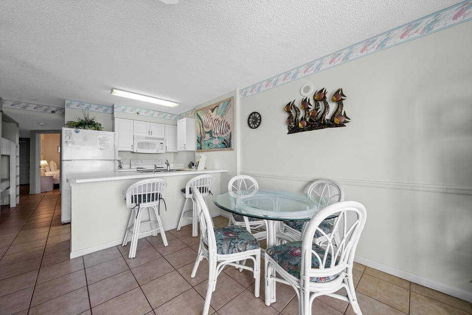 Condo, 1 King Bed with Sofa bed (Tradewinds 903) | Dining