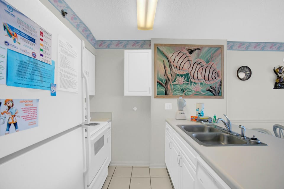 Condo, 1 King Bed with Sofa bed (Tradewinds 903) | Private kitchen | Oven, toaster