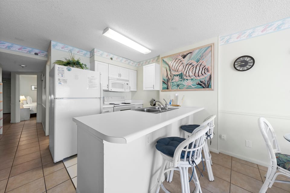 Condo, 1 King Bed with Sofa bed (Tradewinds 903) | Private kitchen | Oven, toaster