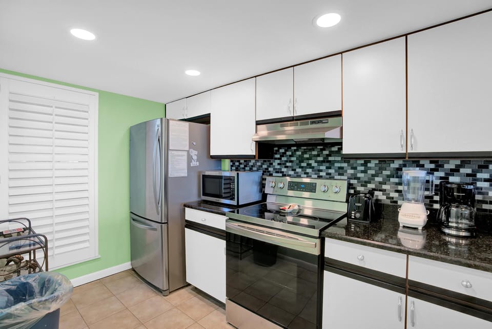 Condo, Multiple Beds (Wind Drift 114N) | Private kitchen | Oven
