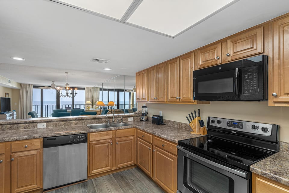 Condo, Multiple Beds (Wind Drift 702E) | Private kitchen | Oven
