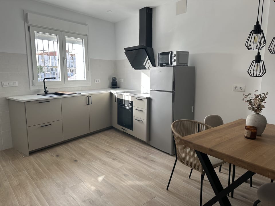 Kitchen or kitchenette,Dining area