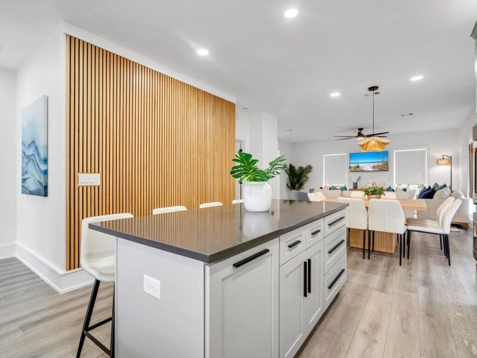 Full, Spacious Kitchen With Island Bar On 1st Floor Of Main House