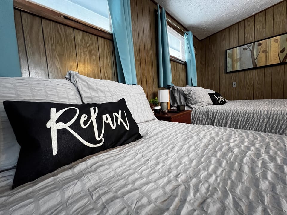 Paradise on lake superior double queen studio room