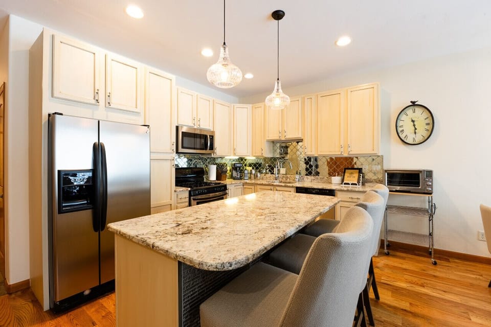 Open Kitchen, Bar Stools