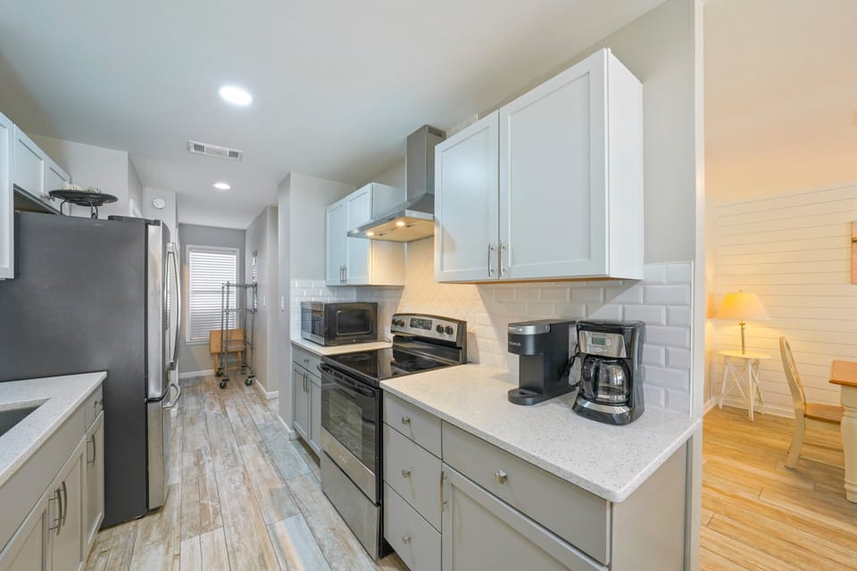 Modern kitchen spaces with coastal charm and convenient amenities