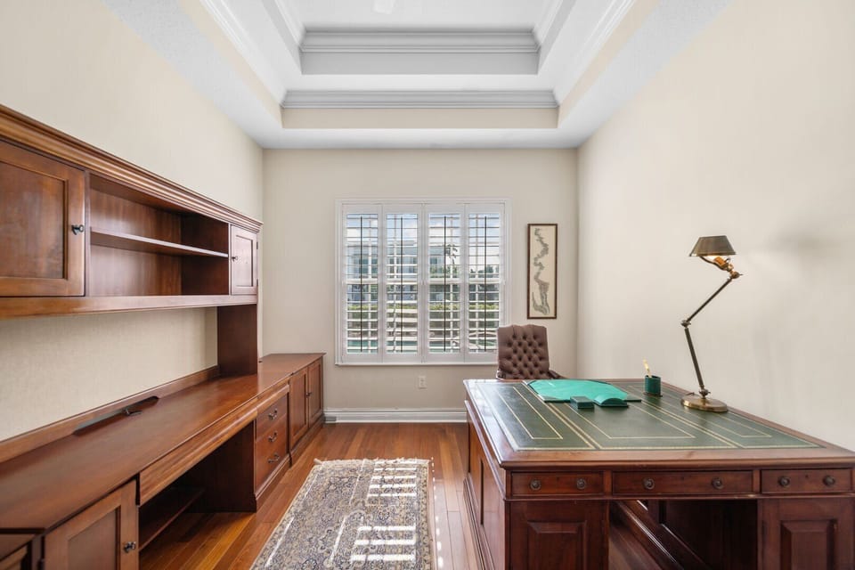 Private office, close to bedroom 1