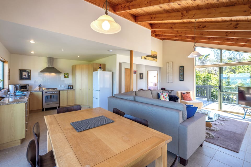 Comfort House, Sea View | In-room dining