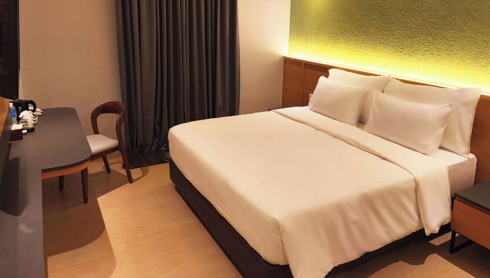 Deluxe Double Room, 1 Bedroom, City View | Desk, WiFi (free)