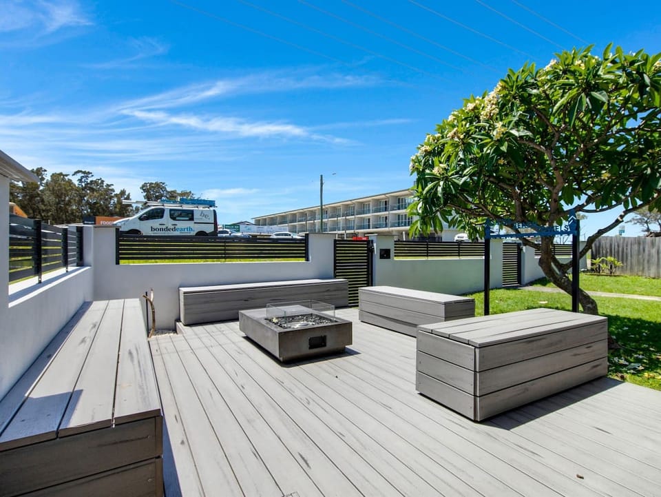 Downstairs Deck : The front bottom deck at Skye’s Beach House Malua Bay adds a lower-level outdoor space on the beach-facing side of the home.