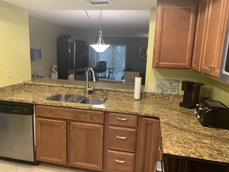 Gulf-Side Retreat – 2BR Ground-Floor Condo (1713)