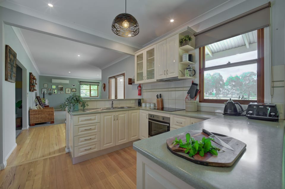 Deluxe House | Private kitchen | Highchair