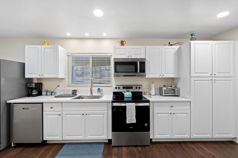 Fully equipped kitchen with cooking and eating utensils, food storage on the go
