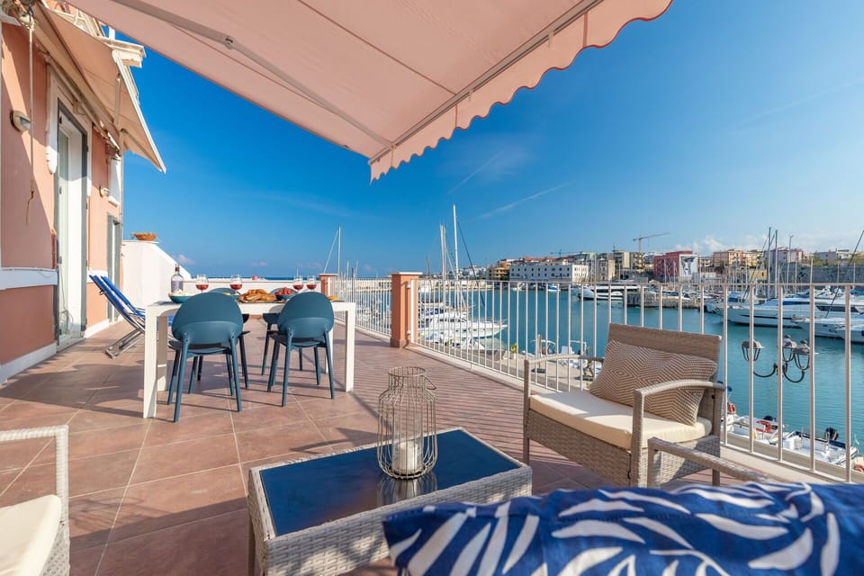 Balcony / Terrace / Patio