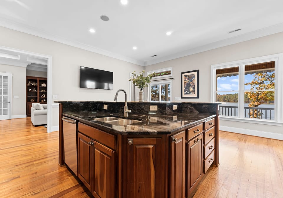 Kitchen island to enjoy the lake views while doing the dishes. 