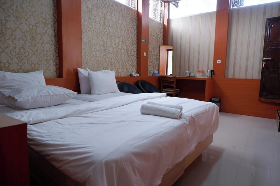 Superior Room | Desk, WiFi (free), bed sheets