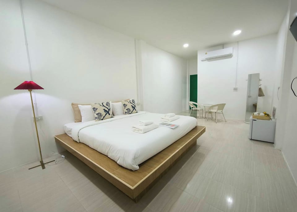 Double Room | Desk, free WiFi, bed sheets