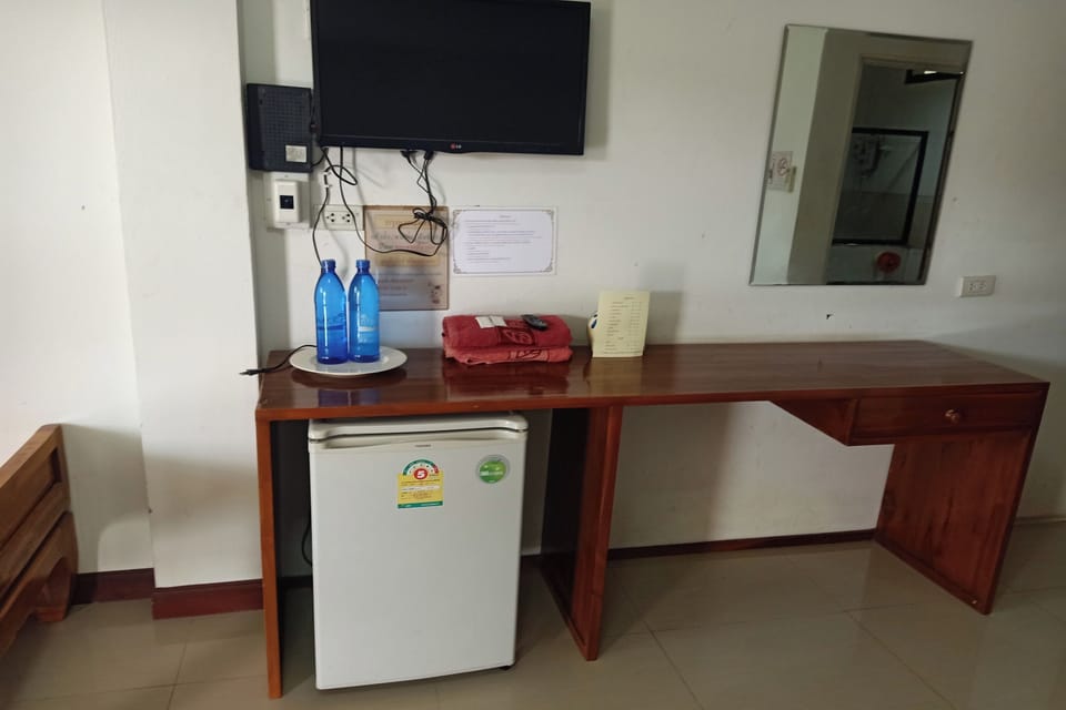 Double Room, Private Bathroom | Desk, free WiFi, bed sheets