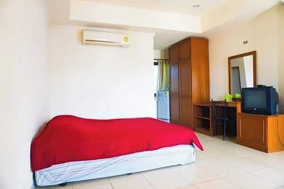 Double Room, Private Bathroom | Desk, free WiFi, bed sheets