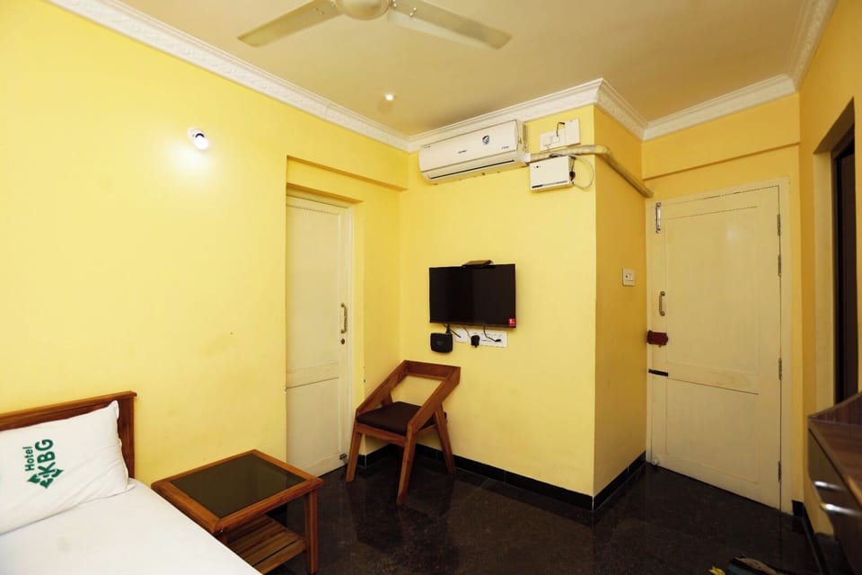Family Room | Desk, free WiFi, bed sheets