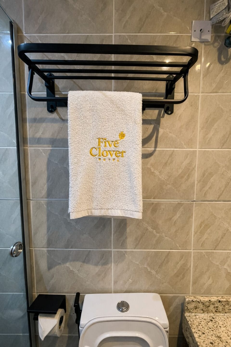 Executive Room | Bathroom | Shower, rainfall showerhead, free toiletries, bidet