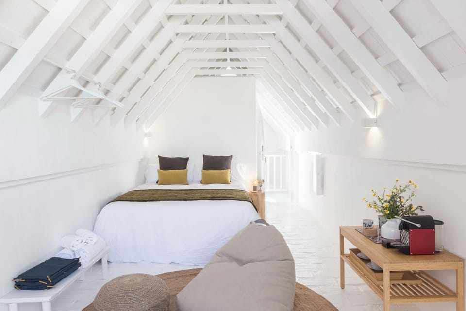 Romantic Studio, Hill View (Verde que te quiero verde) | Egyptian cotton sheets, premium bedding, down comforters