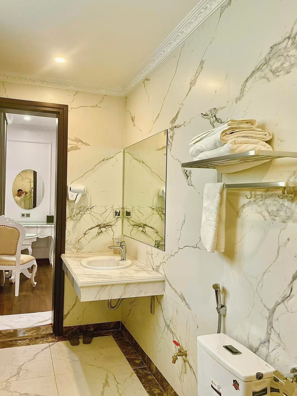 Shower, hair dryer, slippers, bidet