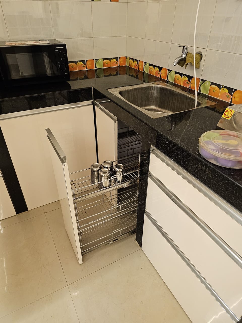 Dishwasher, cookware/dishes/utensils, freezer