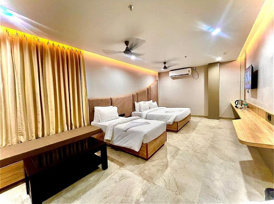 Deluxe Double or Twin Room | Desk, laptop workspace, WiFi (free)