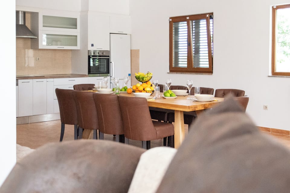 Family Villa, Private Pool, Garden View | Dining room